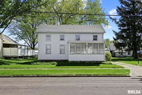 109 S Cedar St, Washington, IL 61571