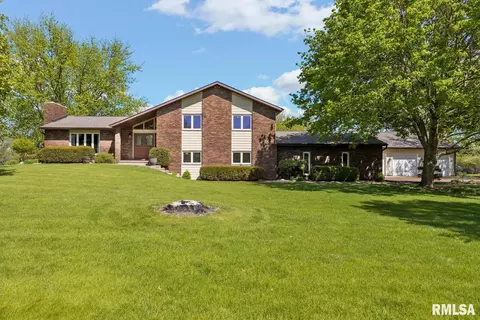 7 Old Farm Ln, Washington, IL 61571