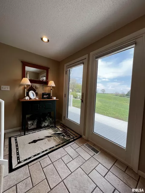 18 Bricker Cir, Avon, IL 61415 photo 2