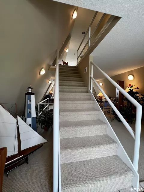 18 Bricker Cir, Avon, IL 61415 photo 4
