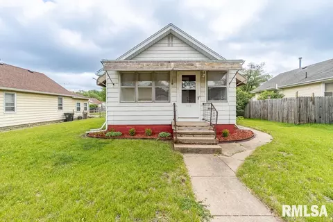 1104 Mechanic St, Pekin, IL 61554