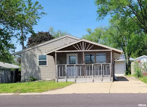 1305 Koch St, Pekin, IL 61554