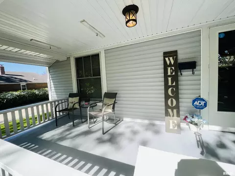 124 N Normal St, Macomb, IL 61455 photo 3