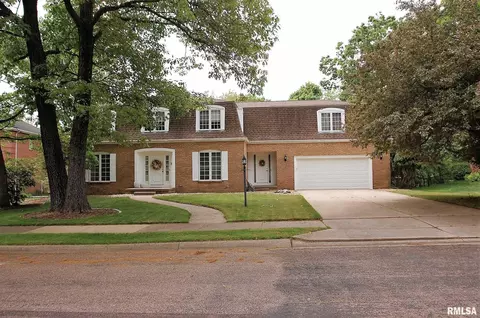 10509 N Sleepy Hollow Rd, Peoria, IL 61615