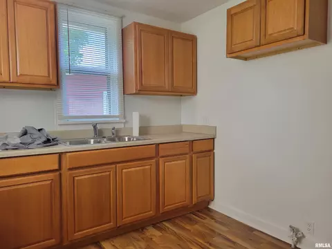 321 S Clay St, Macomb, IL 61455 photo 7