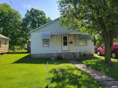 321 S Clay St, Macomb, IL 61455