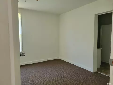 321 S Clay St, Macomb, IL 61455 photo 3