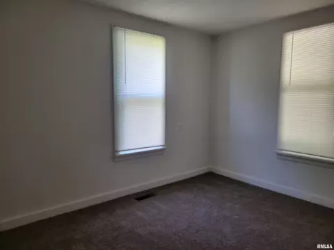 321 S Clay St, Macomb, IL 61455 photo 5