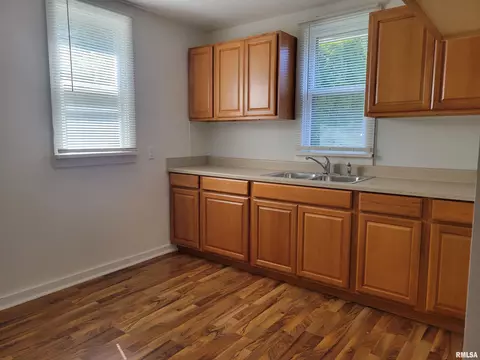 321 S Clay St, Macomb, IL 61455 photo 8