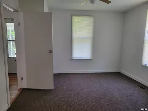 321 S Clay St, Macomb, IL 61455 photo 10