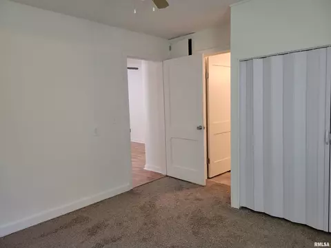 321 S Clay St, Macomb, IL 61455 photo 9