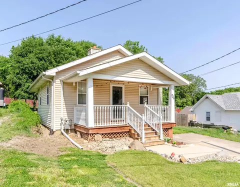 226 Grandview Ave, East Peoria, IL 61611