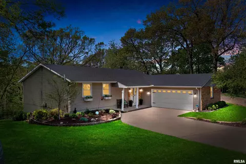 5 Valleyview Ct, Groveland, IL 61535