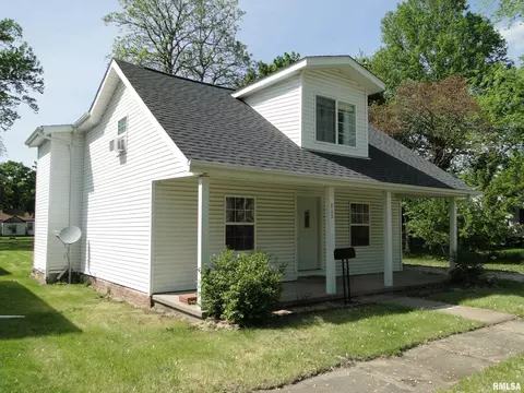 809 N Jackson St, Bushnell, IL 61422