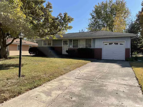 2624 W Scenic Dr, Peoria, IL 61615