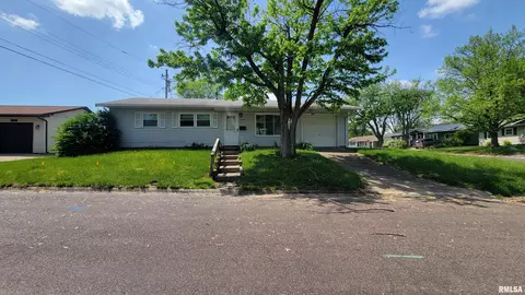 1419 Jefferson St, Pekin, IL 61554
