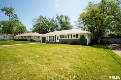 5530 N Renwood Ave, Peoria, IL 61614