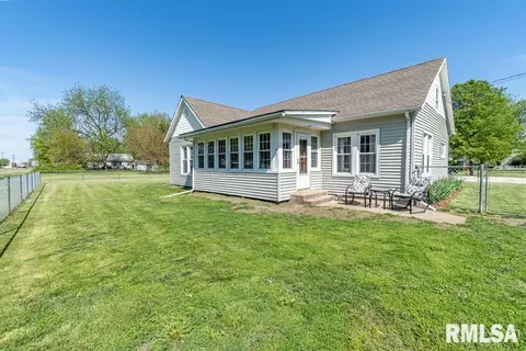 301 W Main St, Yates City, IL 61572