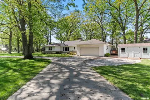 113 Oakwood Park Rd, East Peoria, IL 61611