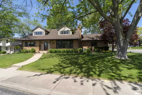 3823 Pinehurst Ct, Peoria, IL 61614
