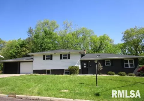 2515 W Bacon Dr, Peoria, IL 61614