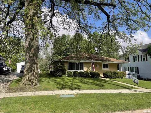 407 Main St, Eureka, IL 61530 photo 2