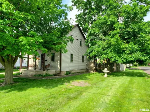 207 S Major St, Eureka, IL 61530 photo 2