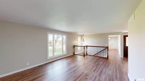 208 Elm Cir, Eureka, IL 61530 photo 3