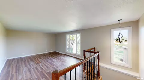 208 Elm Cir, Eureka, IL 61530 photo 2