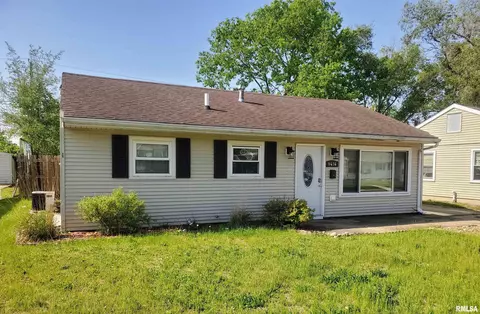1414 Camden St, Pekin, IL 61554