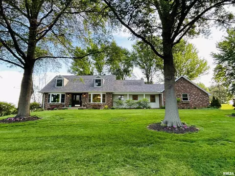 10 Lake Michael, Macomb, IL 61455