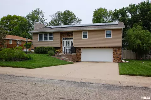 107 N Castle Dr, Dunlap, IL 61525