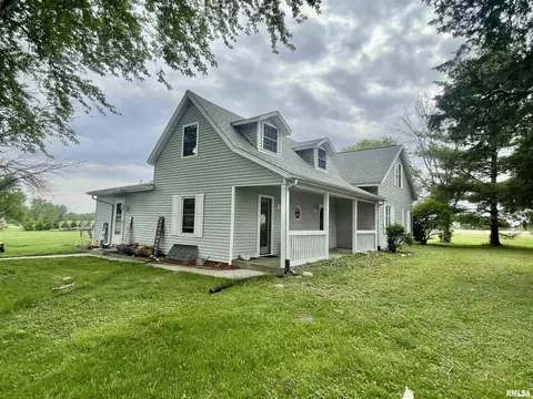17633 Red Shale Hill Rd, Pekin, IL 61554