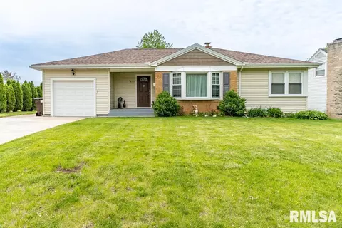 4138 N Hawthorne Pl, Peoria, IL 61614