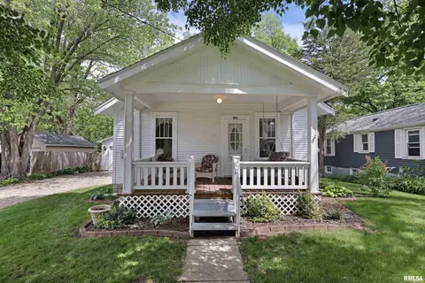 323 Pekin Ave, East Peoria, IL 61611