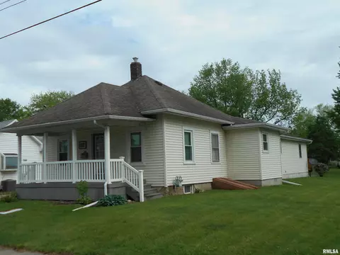 524 W Piper St, Macomb, IL 61455 photo 2