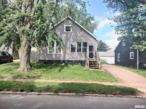 1103 S 14th St, Pekin, IL 61554