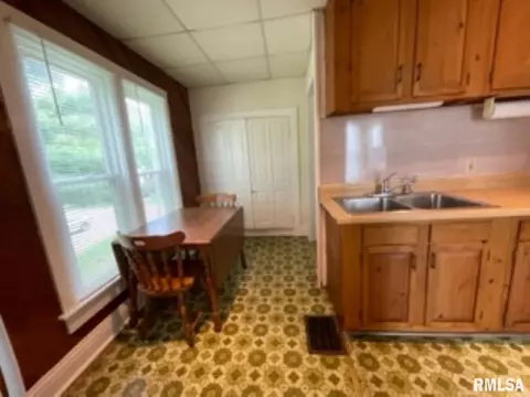 430 E Murray St, Macomb, IL 61455 photo 11