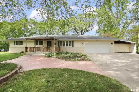 102 Della St, Spring Bay, IL 61611