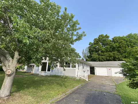 13741 N Edgewater Dr, Chillicothe, IL 61523
