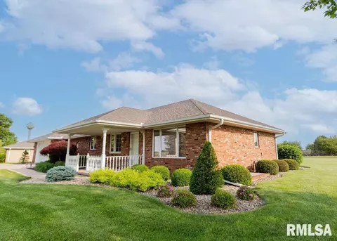 314 E Peoria St, Goodfield, IL 61742 photo 2