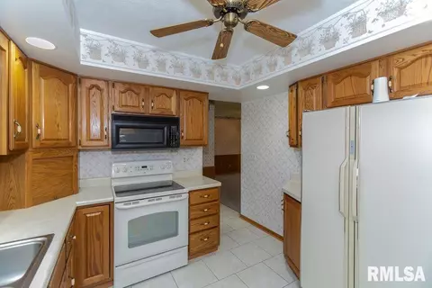314 E Peoria St, Goodfield, IL 61742 photo 20