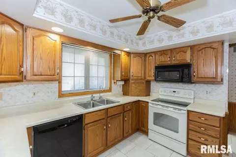 314 E Peoria St, Goodfield, IL 61742 photo 16