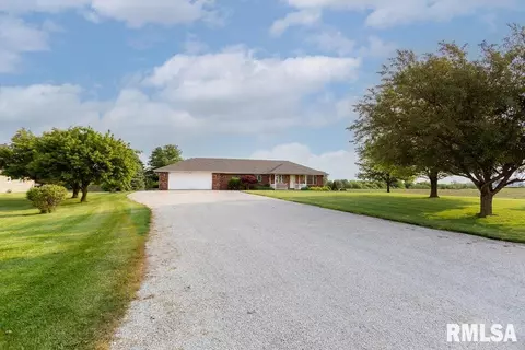 314 E Peoria St, Goodfield, IL 61742 photo 4