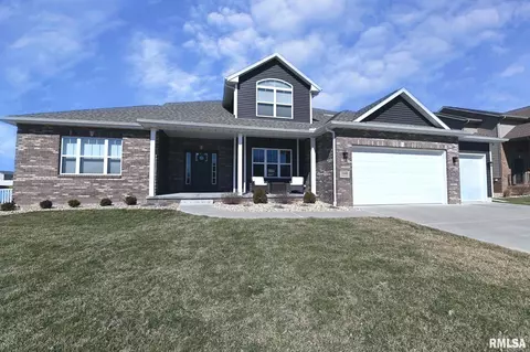 1641 Mackenzie St, Washington, IL 61571