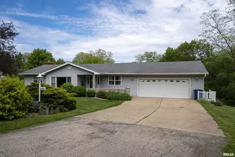 1122 N Dempster Ln, Peoria, IL 61604