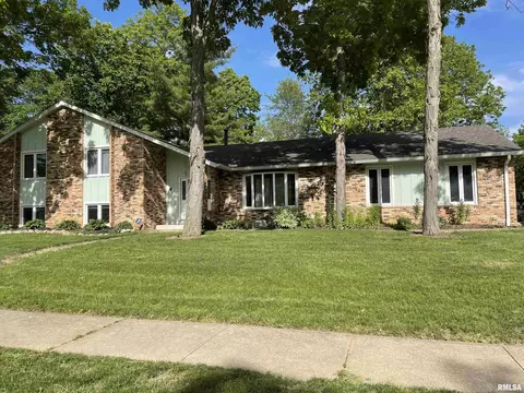 6606 N Post Oak Rd, Peoria, IL 61615