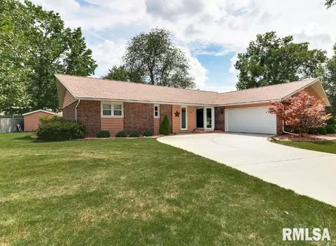 64 Timberlane Dr, Morton, IL 61550