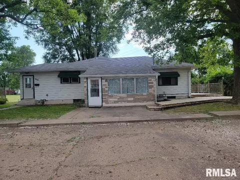 816 S Main St, Lewistown, IL 61542