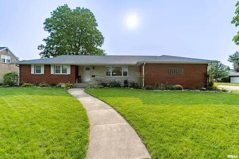 247 N Kansas Ave, Morton, IL 61550